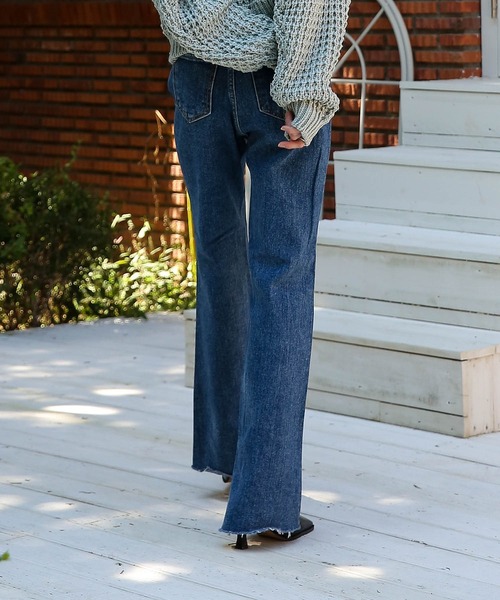 UNE MANSION(ユヌマンション)の「スリットブーツカットデニムパンツ(デニムパンツ・レディース・ブラック/ブルー・SMALL/MEDIUM/LARGE)」の8枚目の写真