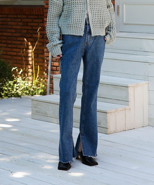 UNE MANSION(ユヌマンション)の「スリットブーツカットデニムパンツ(デニムパンツ・レディース・ブラック/ブルー・SMALL/MEDIUM/LARGE)」の4枚目の写真