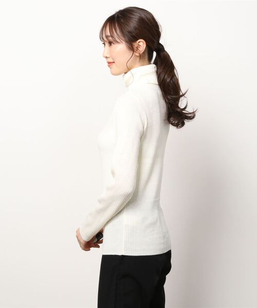 NAVY(ネイビー)の「洗えるニット 12Gタートルネックリブプルオーバー(ニット/セーター・レディース・ブラック/ホワイト/ブラウン・M/L)」の10枚目の写真