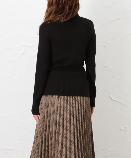 NAVY(ネイビー)の「洗えるニット 12Gタートルネックリブプルオーバー(ニット/セーター・レディース・ブラック/ホワイト/ブラウン・M/L)」の16枚目の写真