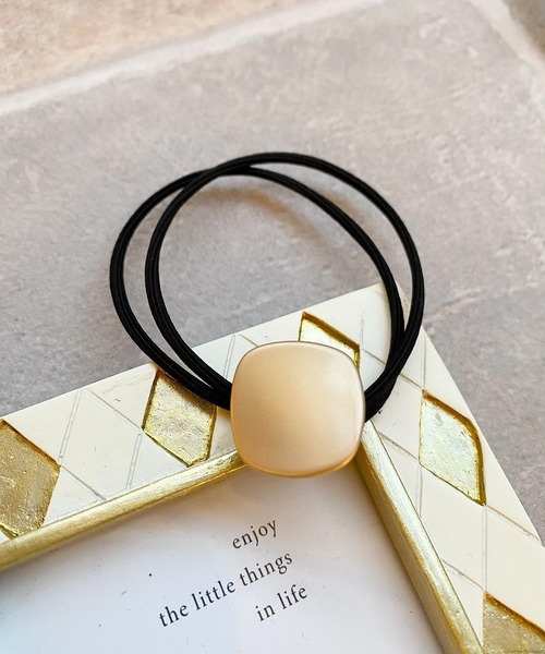 TONE SELECT GOODS（トーンセレクトグッズ）の「【Liaa】アンティークモチーフヘアゴム（ヘアゴム・レディース・ゴールド系その他2/ゴールド系その他/ブラウン/ブラック/ブラック系その他・FREE）」の2枚目の写真