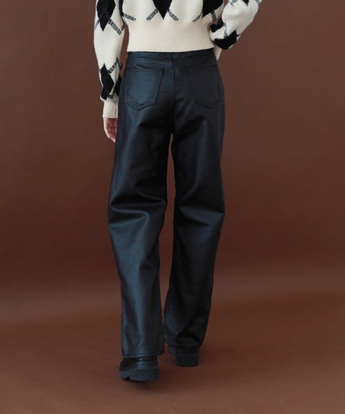 by muni:r(バイ ムニール)の「ハイウエストレザーライクストレートパンツ(その他パンツ・レディース・ブラック・SMALL/MEDIUM)」の3枚目の写真