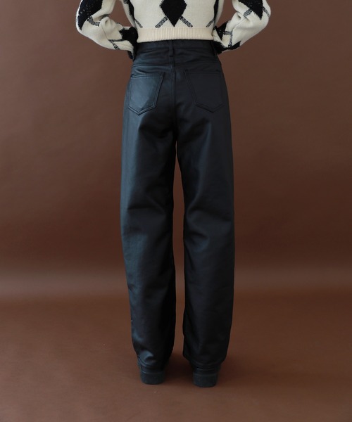 by muni:r(バイ ムニール)の「ハイウエストレザーライクストレートパンツ(その他パンツ・レディース・ブラック・SMALL/MEDIUM)」の6枚目の写真