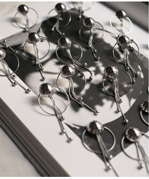 tone（トーン）の「【ODELE】alien(MA)（ピアス（両耳用）・レディース・シルバー・FREE）」の3枚目の写真