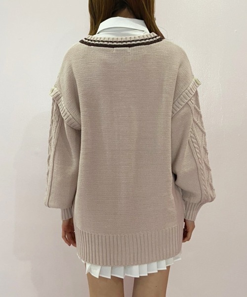 OLIVE des OLIVE（オリーブデオリーブ）の「ライン入りVネック