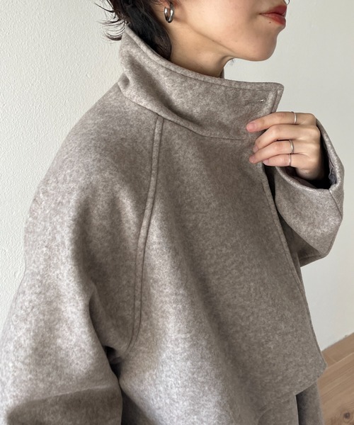 wee9s(ウィークス)の「daily daily long coat #2 / デイリーデイリーケープデザインスタンドカラーロングコート(ノーカラーコート・レディース・ブラック/アイボリー/グリーン/ベージュ/オリーブ・FREE)」の14枚目の写真