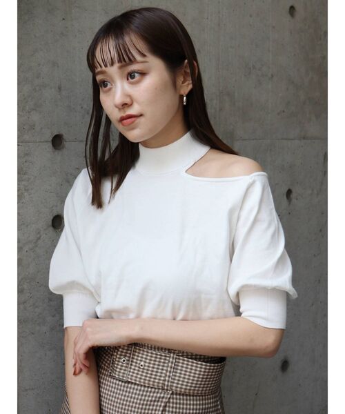 MURUA(ムルーア)の「デコルテカットハーフスリーブニット(ニット/セーター・レディース・ホワイト/ブラック/ベージュ/イエロー・FREE)」の9枚目の写真