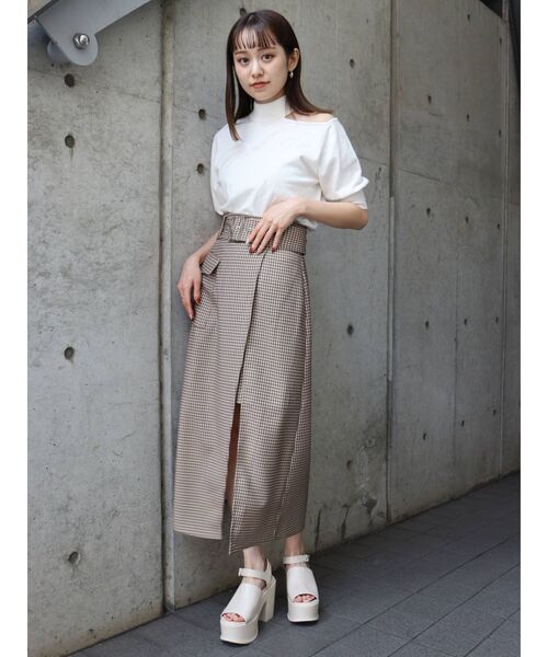 MURUA(ムルーア)の「デコルテカットハーフスリーブニット(ニット/セーター・レディース・ホワイト/ブラック/ベージュ/イエロー・FREE)」の5枚目の写真