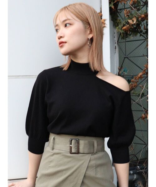 MURUA(ムルーア)の「デコルテカットハーフスリーブニット(ニット/セーター・レディース・ホワイト/ブラック/ベージュ/イエロー・FREE)」の7枚目の写真