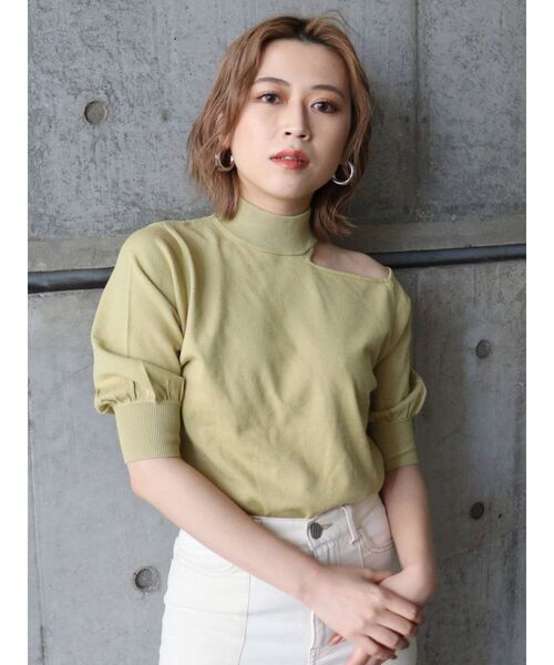 MURUA(ムルーア)の「デコルテカットハーフスリーブニット(ニット/セーター・レディース・ホワイト/ブラック/ベージュ/イエロー・FREE)」の16枚目の写真