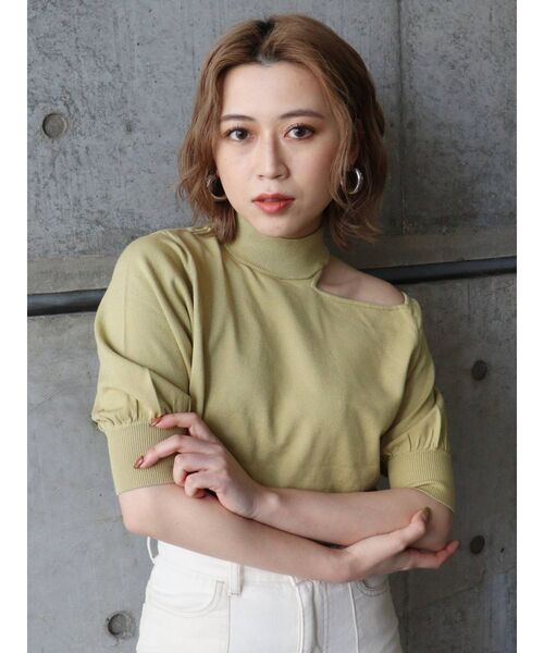 MURUA(ムルーア)の「デコルテカットハーフスリーブニット(ニット/セーター・レディース・ホワイト/ブラック/ベージュ/イエロー・FREE)」の18枚目の写真