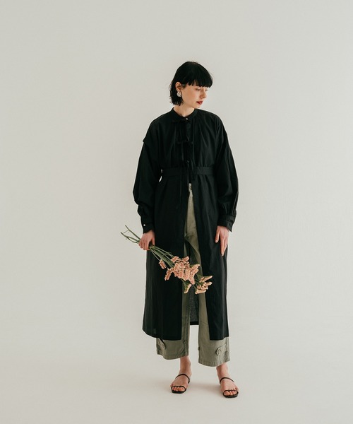 khakito（カーキト）の「サージカルガウンアレンジワンピース（ワンピース・レディース・ブラック/オフホワイト/ベージュ・FREE）」の6枚目の写真