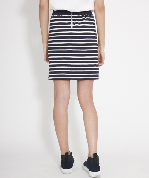 MILKFED.(ミルクフェド)の「【mini7月号掲載】STRIPED ZIP SKIRT (スウェットタイトスカート/ボーダー)(スカート・レディース・アッシュ/ネイビー・SMALL/MEDIUM)」の5枚目の写真