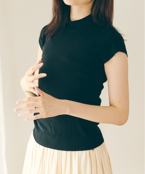 Lamoa(ラモア)の「Lamoa/ベーシック ハーフスリーブ ニット トップス(ニット/セーター・レディース・ホワイト/ブラック/ブラウン/アイボリー/グリーン/ダークグリーン/イエロー/レッド/ワインレッド/ブルー・FREE)」の3枚目の写真