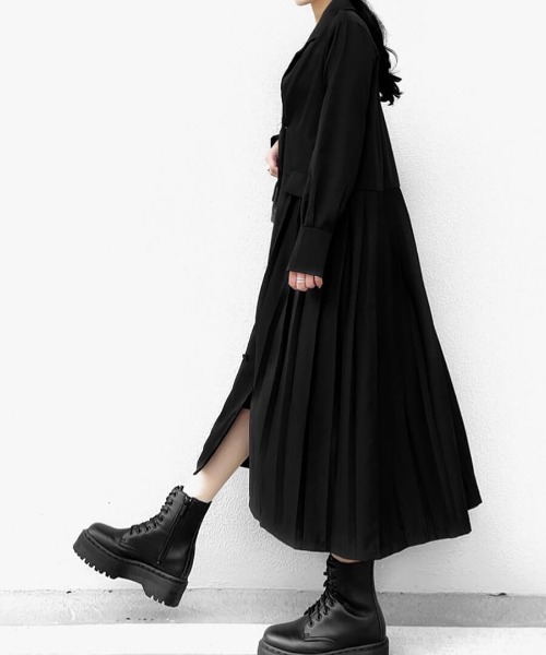 LVEU.（ラブユ.）の「Jacket style pleated long one-piece / ジャケット風プリーツロングワンピース(Ai select)（ワンピース・レディース・ブラック・FREE）」の3枚目の写真