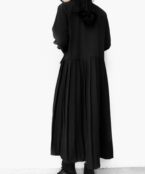 LVEU.（ラブユ.）の「Jacket style pleated long one-piece / ジャケット風プリーツロングワンピース(Ai select)（ワンピース・レディース・ブラック・FREE）」の4枚目の写真