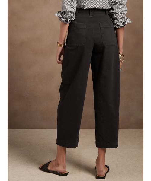Banana Republic(バナナリパブリック)の「ハイライズ バレルレッグ ユーティリティ チノ(チノパンツ・レディース・ベージュ/カーキ/ホワイト/ブラック・2/0/4/6/00)」の7枚目の写真