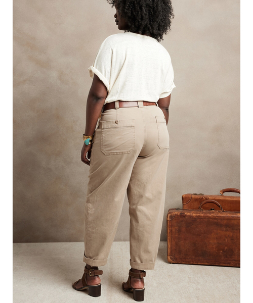 Banana Republic(バナナリパブリック)の「ハイライズ バレルレッグ ユーティリティ チノ(チノパンツ・レディース・ベージュ/カーキ/ホワイト/ブラック・2/0/4/6/00)」の6枚目の写真