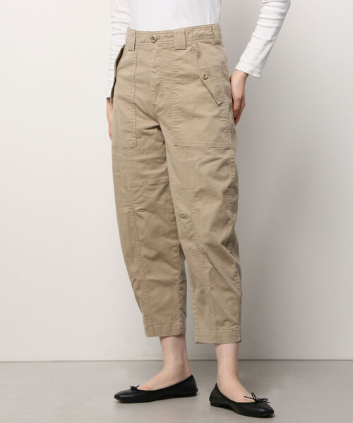 Banana Republic(バナナリパブリック)の「ハイライズ バレルレッグ ユーティリティ チノ(チノパンツ・レディース・ベージュ/カーキ/ホワイト/ブラック・2/0/4/6/00)」の11枚目の写真