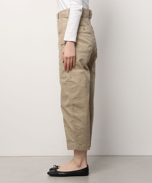 Banana Republic(バナナリパブリック)の「ハイライズ バレルレッグ ユーティリティ チノ(チノパンツ・レディース・ベージュ/カーキ/ホワイト/ブラック・2/0/4/6/00)」の12枚目の写真