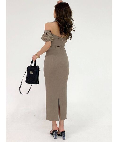 GYDA（ジェイダ）の「バッククロス オフショルニットワンピース（ワンピース・レディース・ブラック/ベージュ・FREE）」の4枚目の写真