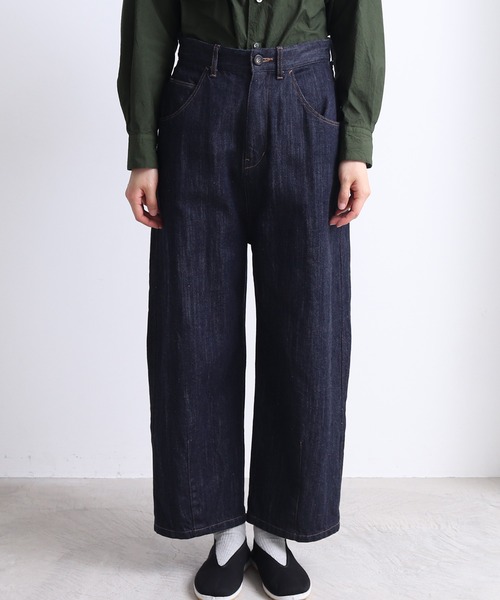 yuni（ユニ ）の「Cotton denim 5PKT cocoon pants（デニムパンツ