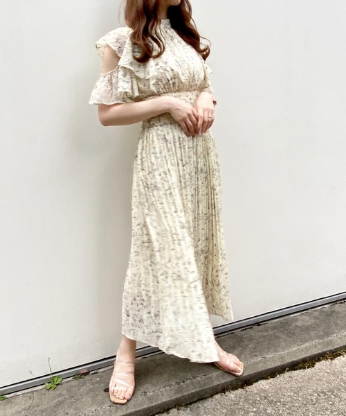 INGNI（イング）の「花柄肩あきフリルワンピース（ワンピース・レディース・グレー/オフホワイト・M）」の18枚目の写真