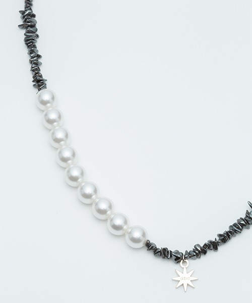 GDC（ジーディーシー）の「HEMATITE PEARL NECKLACE（ネックレス・メンズ・ブラック/ホワイト・FREE）」の3枚目の写真
