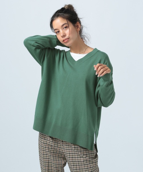 BAYFLOW(ベイフロー)の「Vネックニットプルオーバー(ニット/セーター・レディース・ブラック/ピンク/グリーン/イエロー/グレイッシュベージュ・MEDIUM/SMALL)」の4枚目の写真