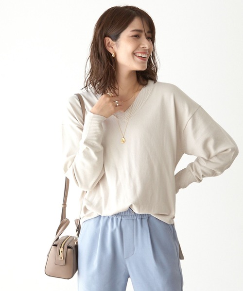 BAYFLOW(ベイフロー)の「Vネックニットプルオーバー(ニット/セーター・レディース・ブラック/ピンク/グリーン/イエロー/グレイッシュベージュ・MEDIUM/SMALL)」の16枚目の写真