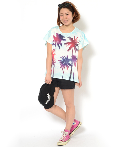 X-girl(エックスガール)の「TROPICAL BIG TOP(Tシャツ/カットソー・レディース・ライトブルー・ONE SIZE)」の1枚目の写真