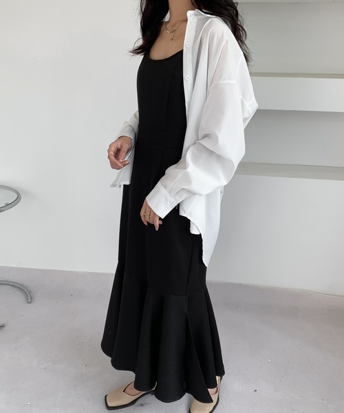 ECLIN(エクラン)の「バックリボンスリットマーメイドキャミワンピース(ワンピース・レディース・ブラック/ベージュ/ネイビー・S/M)」の2枚目の写真