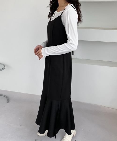 ECLIN(エクラン)の「バックリボンスリットマーメイドキャミワンピース(ワンピース・レディース・ブラック/ベージュ/ネイビー・S/M)」の4枚目の写真