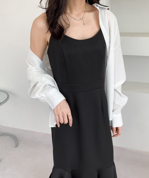 ECLIN(エクラン)の「バックリボンスリットマーメイドキャミワンピース(ワンピース・レディース・ブラック/ベージュ/ネイビー・S/M)」の5枚目の写真