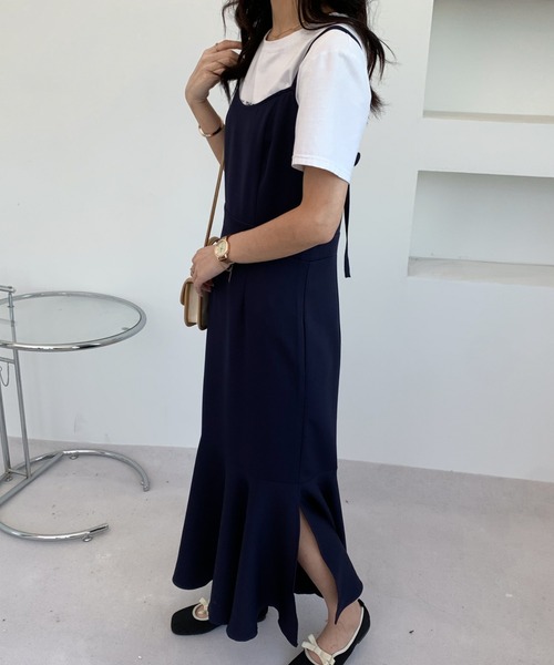 ECLIN(エクラン)の「バックリボンスリットマーメイドキャミワンピース(ワンピース・レディース・ブラック/ベージュ/ネイビー・S/M)」の22枚目の写真