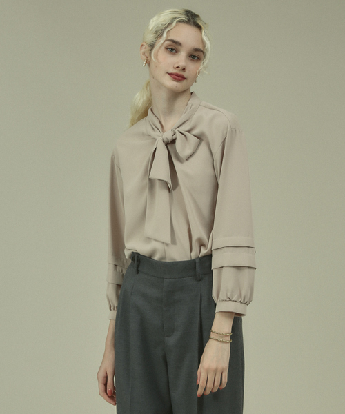 Rouge vif(ルージュヴィフ)の「【WEB限定】エラスティックカルゼボウタイブラウス(シャツ/ブラウス・レディース・ピンクベージュ/ダークブラウン/ネイビー・フリー)」の3枚目の写真