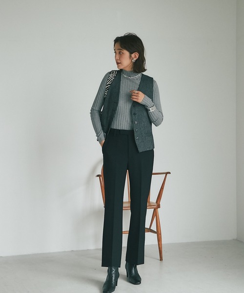 RIVE DROITE（リヴドロワ）の「シワになりづらく上品な光沢が魅力/ダブルクロスセミフレアパンツ（その他パンツ・レディース・グリーン系その他/ブラック・36/38）」の11枚目の写真