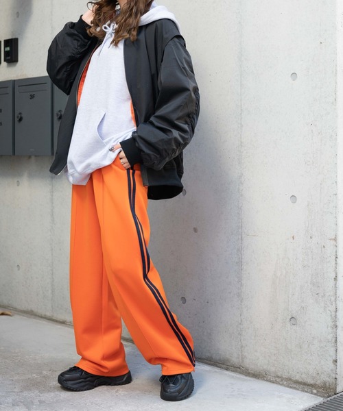 WEGO（ウィゴー）の「WEGO/トラックパンツ（スウェットパンツ・レディース・ブラック/オフホワイト/オレンジ・FREE）」の11枚目の写真