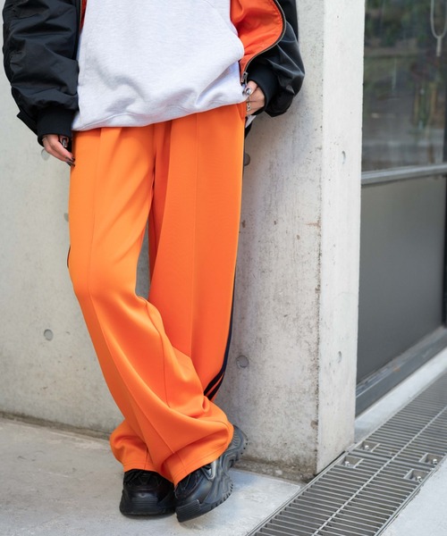 WEGO（ウィゴー）の「WEGO/トラックパンツ（スウェットパンツ・レディース・ブラック/オフホワイト/オレンジ・FREE）」の9枚目の写真