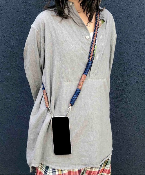 Casselini（キャセリーニ）の「Casselini(キャセリーニ)コードスマホショルダー（スマホグッズ・レディース・オレンジ/パープル/ブラック/ネイビー/ブラウン/レッド/ゴールド・FREE）」の3枚目の写真
