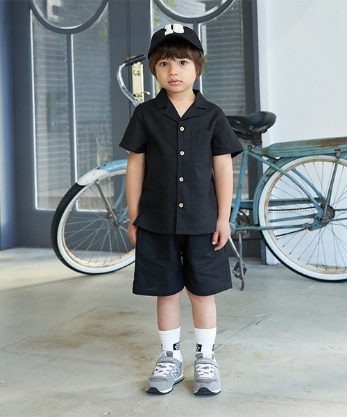 b・ROOM（ビールーム）の「オープンカラーシャツ&4分丈パンツセットアップ（アンサンブル・キッズ・ブルーグレー/グレイッシュベージュ/ブラック/ベージュ/ラベンダー・140cm/150cm/110cm/130cm/120cm）」の2枚目の写真