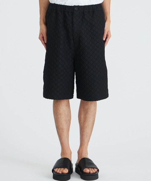 WHITE MOUNTAINEERING(ホワイトマウンテニアリング)の「PARQUET PATTERN JACQUARD WIDE SHORT PANT(その他パンツ・メンズ・ブラック・0/1)」の2枚目の写真
