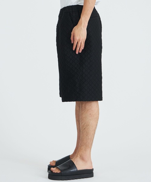 WHITE MOUNTAINEERING(ホワイトマウンテニアリング)の「PARQUET PATTERN JACQUARD WIDE SHORT PANT(その他パンツ・メンズ・ブラック・0/1)」の3枚目の写真