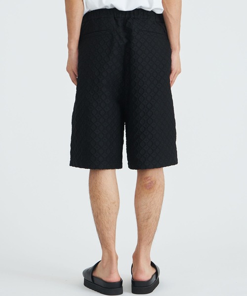 WHITE MOUNTAINEERING(ホワイトマウンテニアリング)の「PARQUET PATTERN JACQUARD WIDE SHORT PANT(その他パンツ・メンズ・ブラック・0/1)」の4枚目の写真