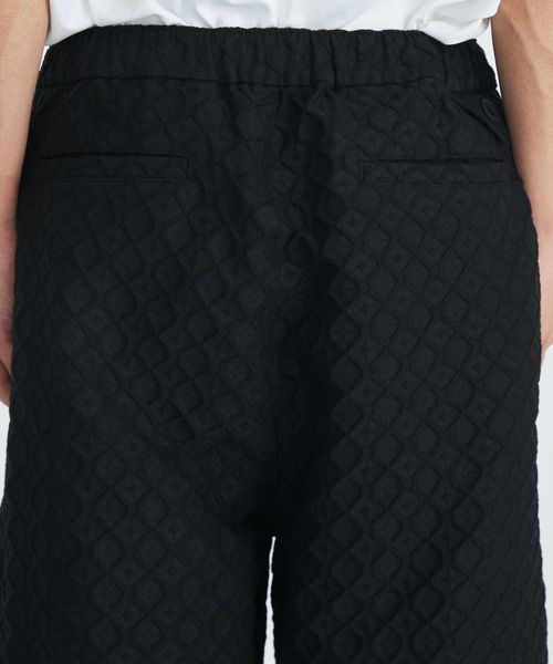 WHITE MOUNTAINEERING(ホワイトマウンテニアリング)の「PARQUET PATTERN JACQUARD WIDE SHORT PANT(その他パンツ・メンズ・ブラック・0/1)」の7枚目の写真