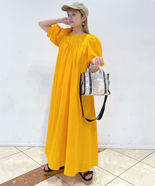 w closet（ダブルクローゼット）の「バックオープンパフスリーブ
