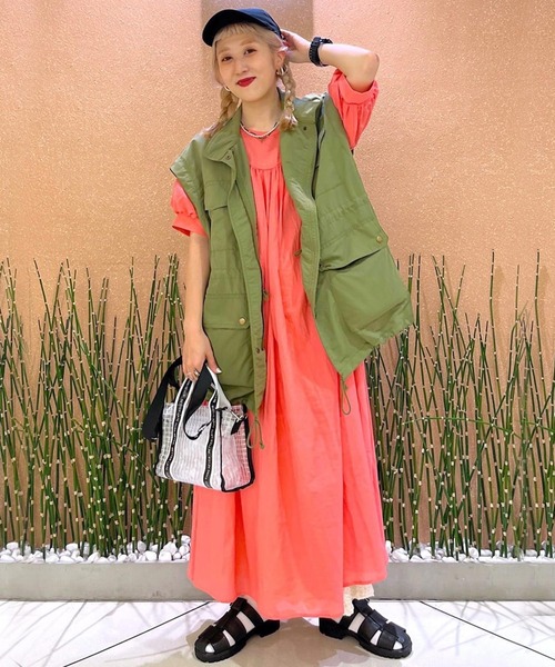 w closet（ダブルクローゼット）の「バックオープンパフスリーブ