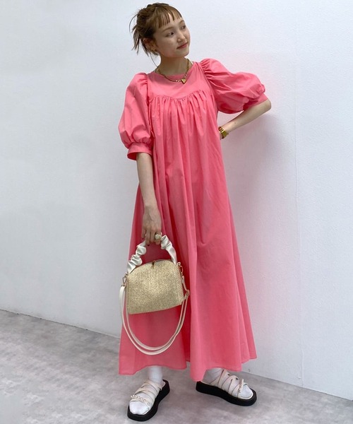 w closet（ダブルクローゼット）の「バックオープンパフスリーブ