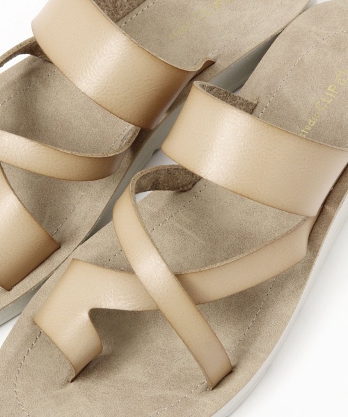 studio CLIP（スタディオクリップ）の「かる楽クロストングサンダル