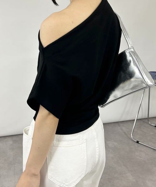 mebole(メボレ)の「オフショルダールーズトップス(Tシャツ/カットソー・レディース・ブラック/ホワイト/ブラウン/グリーン/グレー・FREE)」の17枚目の写真